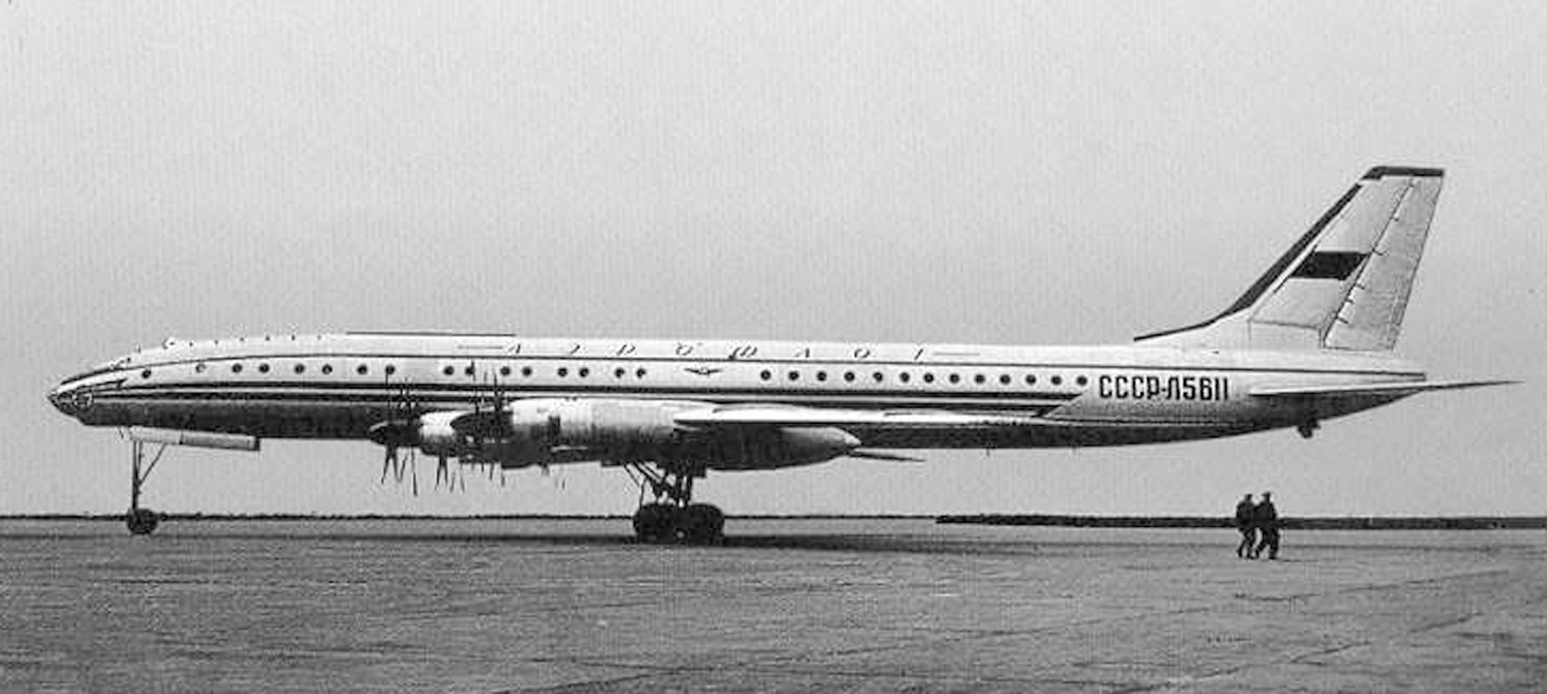 Совершил первый полет самолет ТУ-114